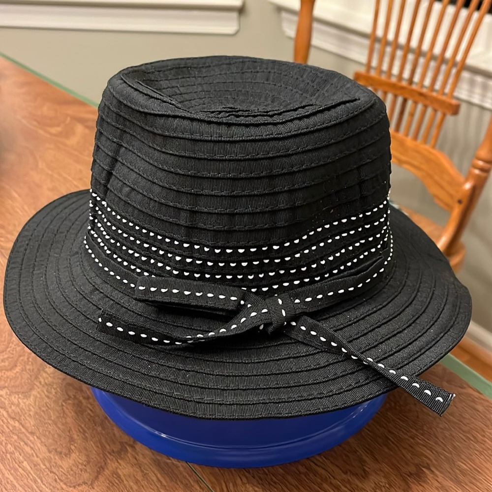 David and Young black hat 100% polyester  great used condition